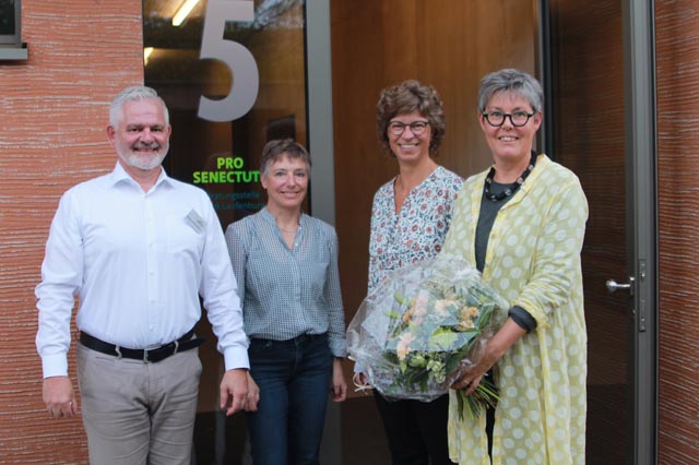 Von links: Markus Schuhmacher (Bereichsleiter Beratungsstellen), Barabara Maurer (Sekretärin), Zita Thalmann (Sozialarbeiterin) mit der neue Stellenleiterin Eveline Dillinger. Foto: Sonja Fasler