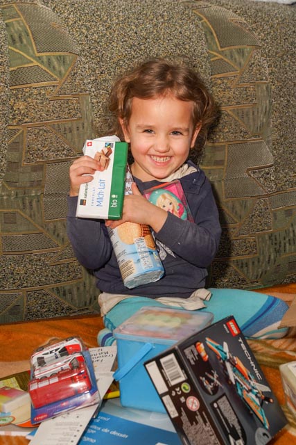 Madalina zeigt ihre Schätze. Foto: zVg