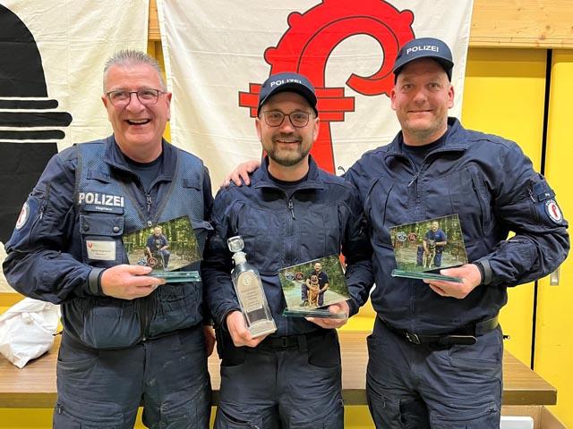 Sieger Peter Aebi (Mitte) mit Daniel Hagmann, 2. Platz (links) und Stefan Boog, 3. Platz (rechts). Foto: zVg