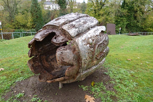 Das Kunstwerk «Quellfassung» aus der Nähe. Foto: Peter Schütz