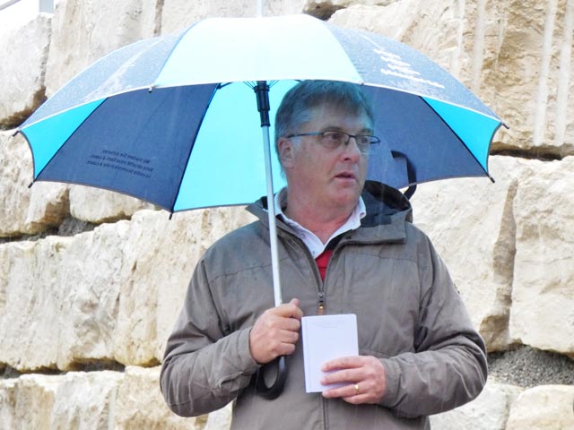 Freude mit einem «Aber...» bei Fricks Vizeammann Gunthard Niederbäumer, denn von der Komplettschliessung hatten – lärmmässig – die Anwohner am Fricker Zubringer des Kaistenbergs profitiert. Nun gelte es die Verkehrsentwicklung genau zu beobachten, meinte Niederbäumer. Foto: Jörg Wägli