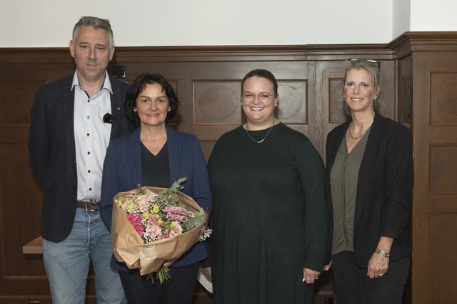 Stefan Dieterich (Co-Präsident SP Aargau) und Lena Waldmeier sowie Carole Binder-Meury (Co-Präsidentinnen der SP Bezirk Rheinfelden) gratulieren Tatjana Binggeli zur einstimmigen Nomination. Foto: zVg