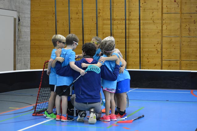 Erste Turniererfahrung machten die Unihockey-Kinder aus dem Fricktal. Foto: zVg