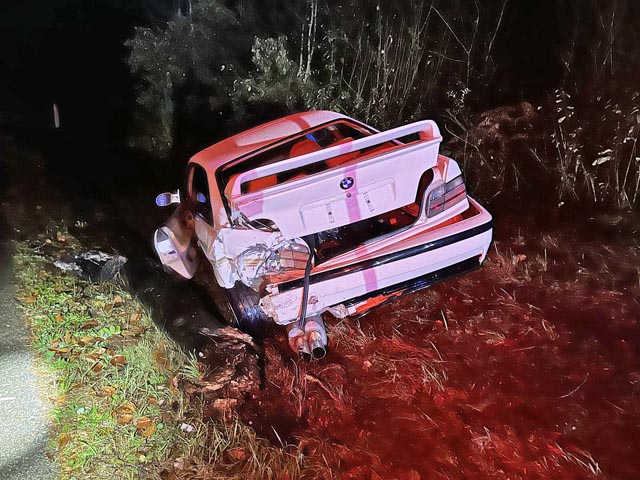 Der stark beschädigte BMW. Foto: Polizei BL
