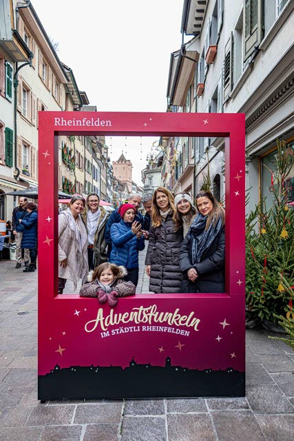 Die Selfie-Station in der weihnachtlichen Marktgasse in Rheinfelden. Foto: Markus Raub