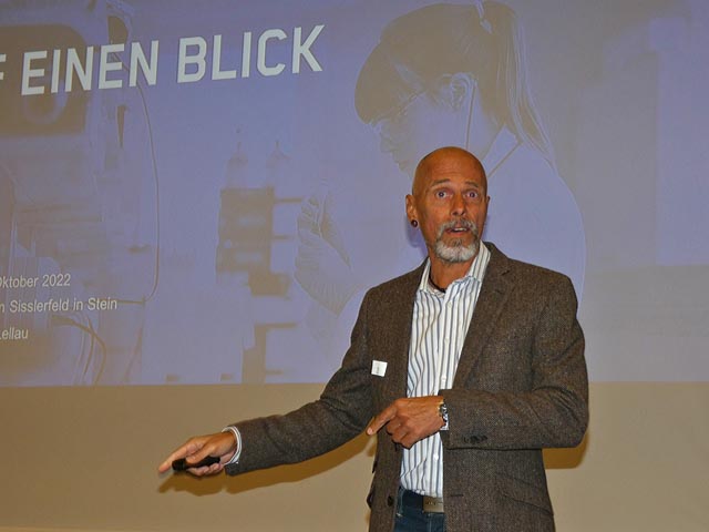 Gibt Einblick in die Tätigkeit der Bachem: Firmenvertreter Thomas Lellau.  Foto: Jörg Wägli