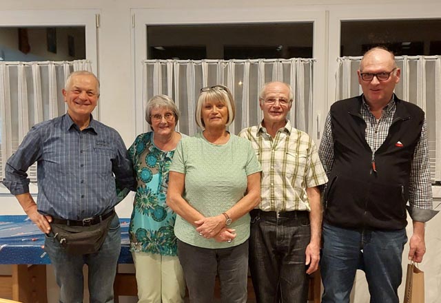 Bild (von links): Alearco Fabbro, Elsbeth Rotzler, Marianne Hofstetter, Rolf Schweizer, Max Hägler. Foto: Ellen Pruijssers