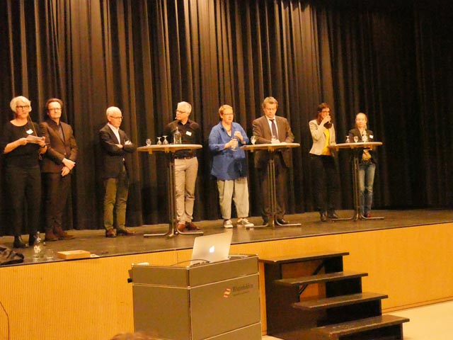 Monique Rijks (links) moderierte das Bühnengespräch, an dem die Vertreter aller Projekt-Beteiligten teilnahmen. Foto: Jörn Kerckhoff