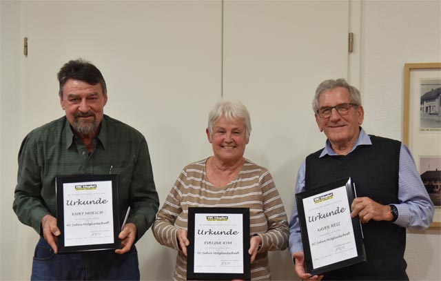 Die Geehrten: Kurt Moesch, Evi Kym und Ehrenpräsident Xaver Heiz (v.l.) Foto: Anja Hasler