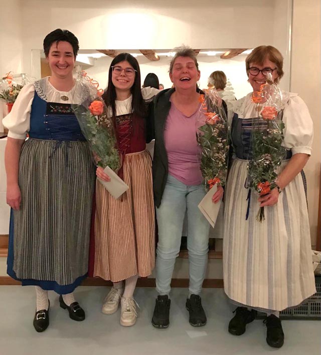 Neuaufnahmen: (v.r.) Agi Böni, Sonja Hunziker, Sandra Antic mit Präsidentin Regula Mathis; es fehlt Ruth Frei. Foto: zVg