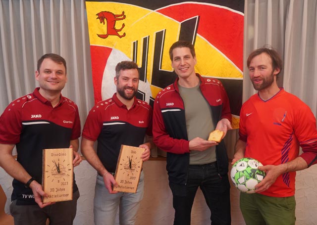 Feiern 20-Jahre-Jubiläum (von links): Sven Egolf, Florian Reimann, Alain Münger, Fabio Treier. Foto: zVg