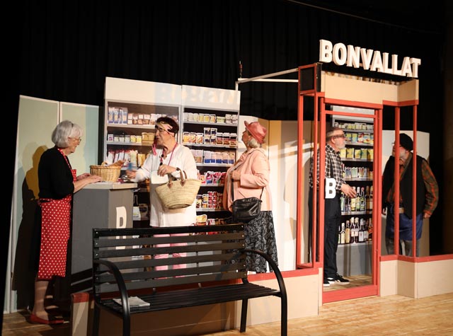 Im kleinen Dorfladen spielen sich Geschichten ab. Foto: zVg