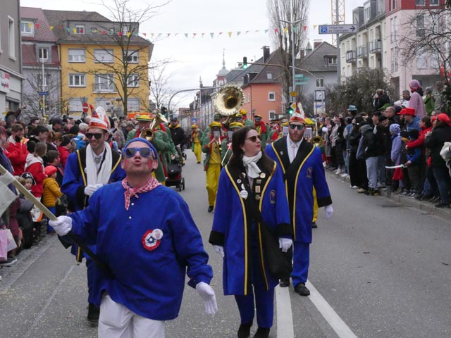 In Rheinfelden startete der Umzug diesmal auf deutscher Seite. Foto: Jörn Kerckhoff
