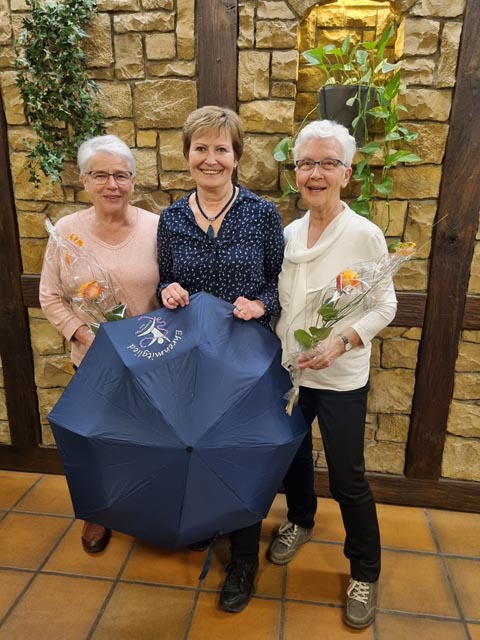 Die geehrten Vereinsmitglieder Jakobina Rheinegger, Marlies Weiss und Monika Marbot (von links). Foto: zVg