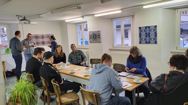 Mit einer kleinen Vernissage wurde das Erscheinen der "Rückblende 22" gefeiert. Foto: zVg