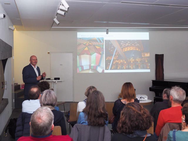 Thomas Rohner, Professor für Holzbau und BIM an der Berner Fachhochschule, führte in die moderne Welt des Holzbaus ein. Foto: zVg