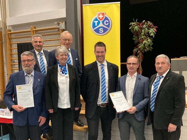 Von links: Ehrenmitglied Franz Honauer, Aktuar Antonino D’Amico, Kassierin Anita Stäubli, Vizepräsident Roland Mauchle, Präsident Christoph Riner, Ehrenmitglied Patrick Gosteli und Vorstandsmitglied Niki Scheuner. Foto: zVg