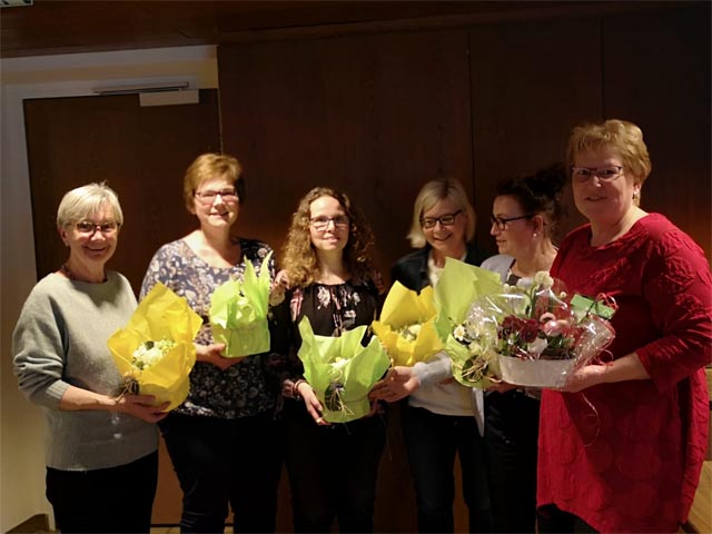 Bild von links: Die fleissigen Helferinnen: Margrit Erni, Andrea Demmler, Daniela Stäuble, Yvonne Müller, Uschi Vollenweider und Doris Leimgruber. Foto: zVg