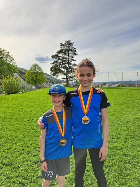 Joel Fricker und Milena De Vita durften sich über ihre Podestplätze freuen. Foto: zVg