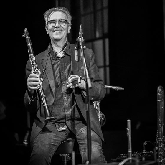 Ruedi Häusermann auf der Bühne. Foto: Copyright Seraina Kurt