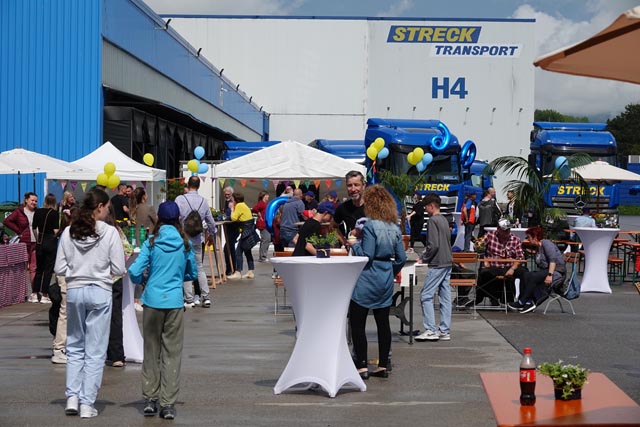 In Möhlin wurde am Sonntag 60 Jahre Streck Transport Schweiz gefeiert. Foto: Peter Schütz