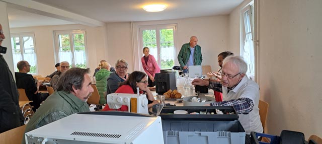 Erfolgreich war das erste Repair-Café im Rheinfelder Augarten. Foto: zVg