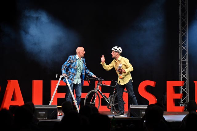 Am Samstag brachte das Comedy-Duo OROPAX die Scherzbilanz des Publikums ins Haben. Foto: zVg