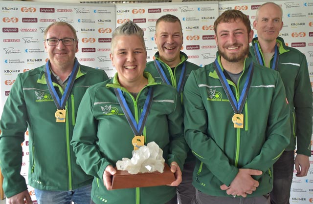  Das siegreiche Quintett im Feld E der 90-m-Sturmgewehrschützen: Der SV Gansingen mit André Erdin, Yvonne Erdin, Mathias Senn, Tobias Lüthi und Stefan Jäggi. Foto: wr