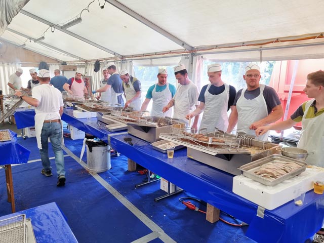 Die Fritteure bei der Arbeit. Foto: zVg
