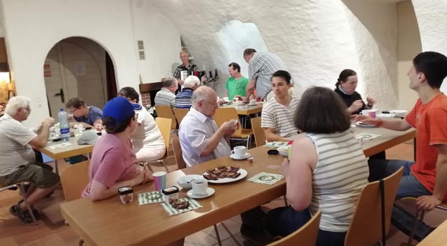 Im kühlen Spycher bei der Kirche in Zuzgen. Foto: zVg