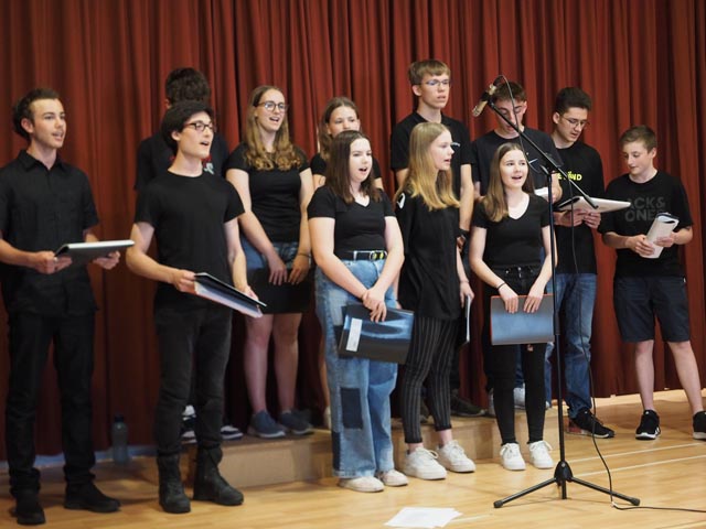 Der Jugendchor. Foto: Fabrice Müller