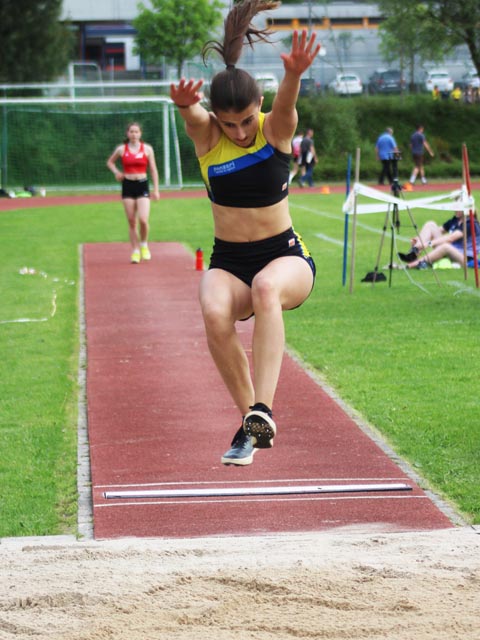 Chiara Liaudet fliegt mit Bestleistung zum Weitsprungtitel. Foto: Stefan Hoenke