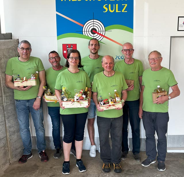 Die Sieger des Cupschiessens (von links): Peter Weiss (2. Rang Trostrunde), Toni Weiss (2. Rang Cup), Astrid Müller (Siegerin Cup), Rainer Büchele (3. Rang Cup), Gallus Schmid (3. Rang Trostrunde), Gerhard Ehresheim (4. Rang Cup)
