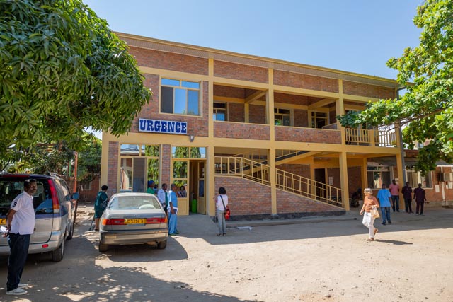 Susanne Baumgartner beim Besuch des Distriktspitals... Foto: zVg