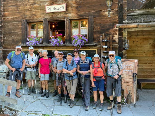 Tapfer wanderten die Naturfreunde Möhlin bei heissen Temperaturen. Foto:  Vroni Böni