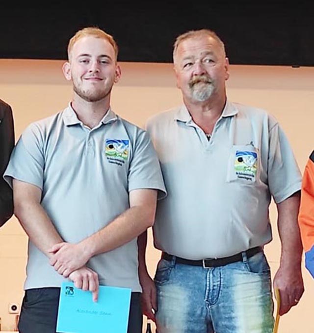 Jungschützen-Bezirksschützenkönig Alexander Senn, Bezirksschützenkönig Kategorie Ordonanz René Hüsler. Foto: zVg