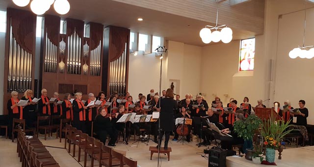 Projektchor bereitet sich auf die Lichtfeier vor. Foto: zVg