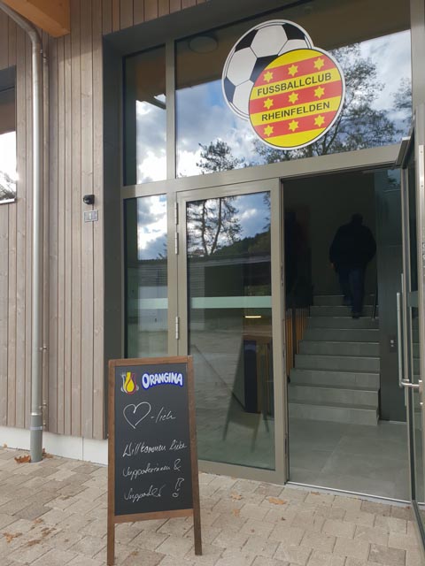 Eingang zum Clubhaus. Foto: zVg