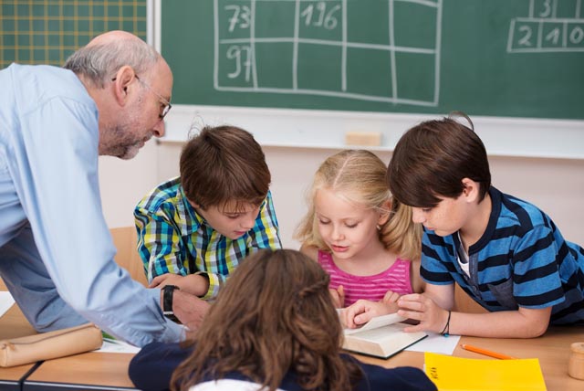 Generationen im Klassenzimmer. Foto: zVg