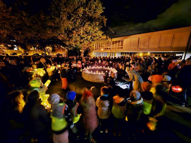 Stimmungsvoller Lichterumzug der Unterstufe Eiken. Foto: zVg