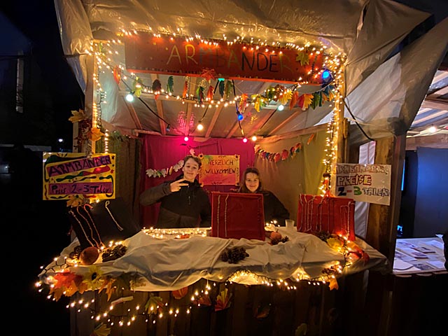 Schönes Herbstfest mit eigens aufgebauten Holzhäusern und -ständen. Foto: zVg