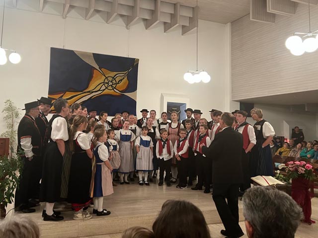 Gemeinsamer Auftritt der Kinderchörli Frick und Biberstein mit dem Jodlerklub Laufenburg-Rheinfelden. Foto: zVg