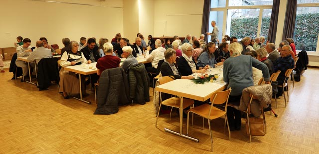 Im Anschluss trafen sich die Vereinsmitglieder zum Apéro im Pfarrsaal. Foto: zVg