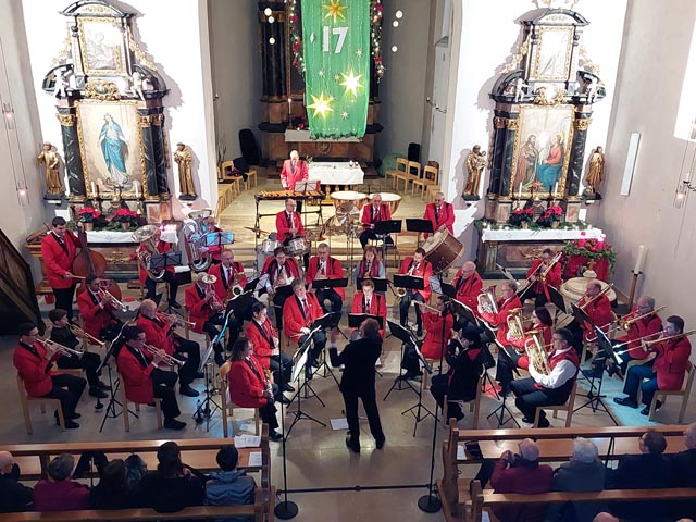 Die Musikgesellschaft Hornussen stimmte auf Weihnachten ein. Foto: zVg