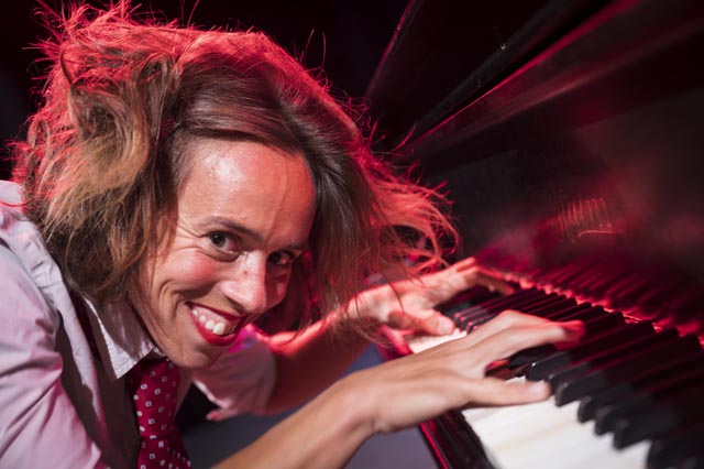 Philosophisches Chansonkabarett mit Judith Bach. Foto: zVg 