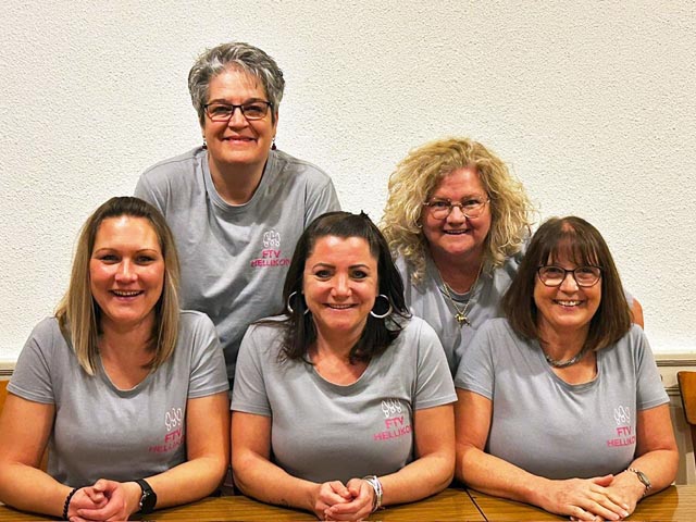 Der Vorstand des Frauenturnvereins Hellikon. Vorne von links: Denise Meier, Andrea Stocker, Heidi Moosmann (Präsidentin); hinten von links: Sibylle Schatzmann (Kassierin), Jackie Schelker (Aktuarin). Foto: Jackie Schelker