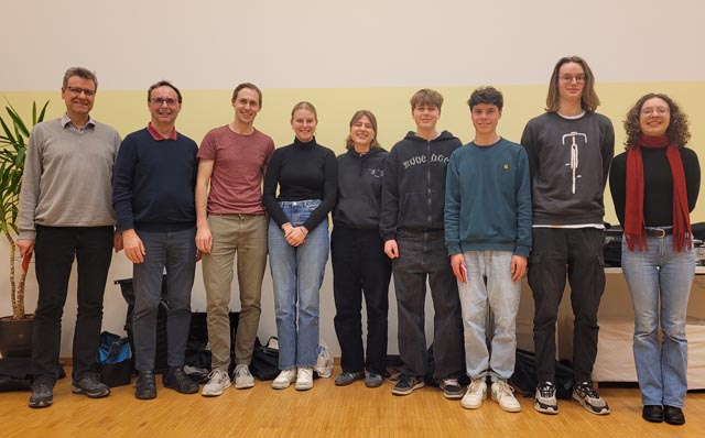 Bild (von links): Henning Sabelmann, Dieter Schweizer, Jonas Schweizer, Leonie Meyer, Alice Renold, Tim Bürgler, Maximilian Ernst, Juri Pfäffli und Louisa Sailer. Es fehlen: Fabian Hügli und Phillip Schwab. Foto: zVg