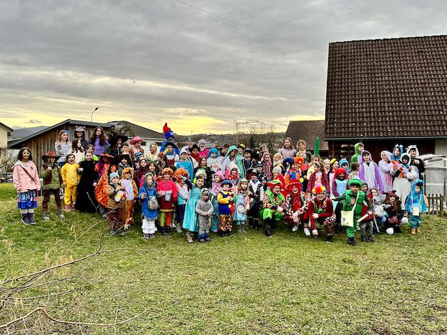 Oeschgen: Lauter Fastnachtsumzug des Elternvereins
