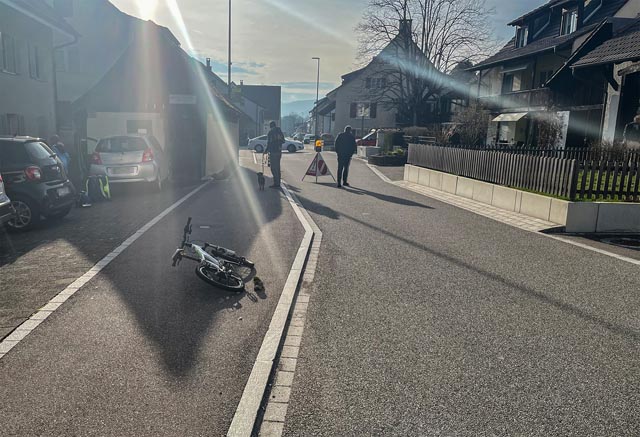 Seltisberg BL: Kollision zwischen PKW und Fahrrad - Polizei sucht Zeugen