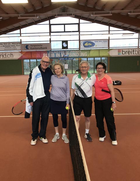Glückliche Senioren und Seniorinnen nach tollen Matches. Foto: zVg 